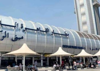 عطل في أجهزة اليونان يشغّل اقتصاد القاهرة: طيران محوّل وفرص ضائعة في إدارة الأزمة 2026