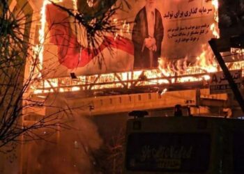 "شفرة الحج": كيف حولت طهران قوافل الزوار العراقية إلى فرق إعدام في شوارع إيران؟ 2026